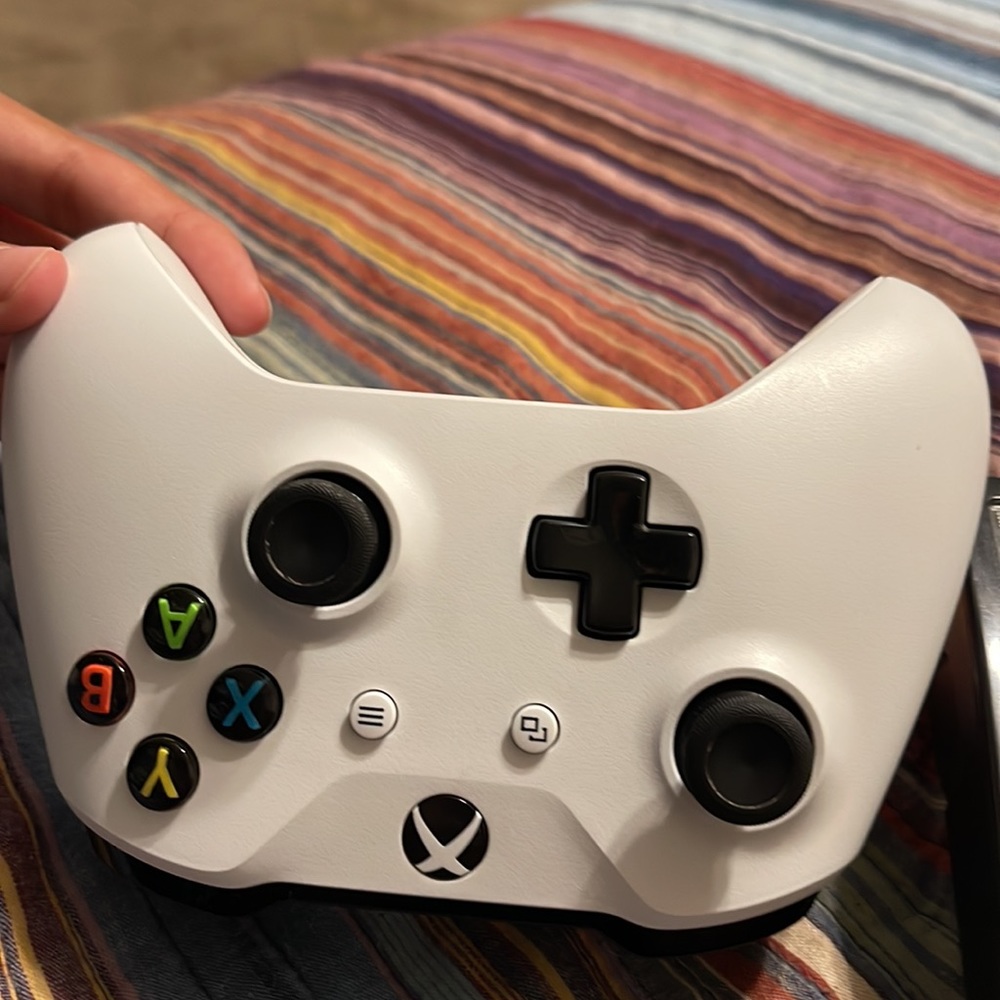 X Box One Controller - Picture 2 of 5